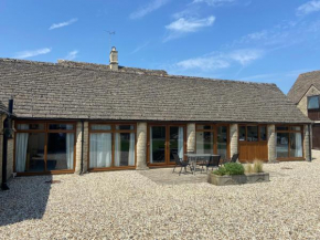 Stable Cottage, Old Mill Farm, Cotswold Water Park